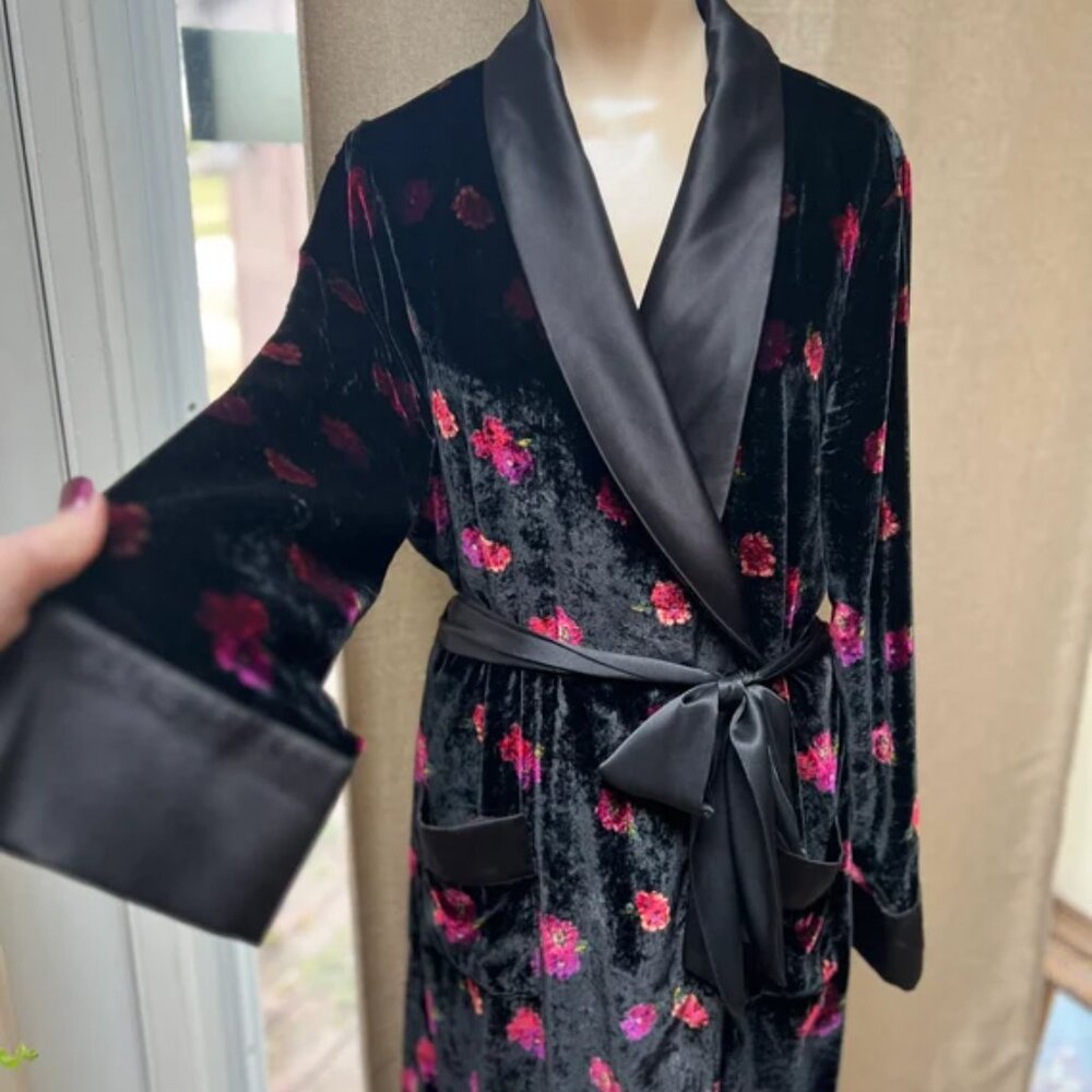 Victoria's Secret Long Luxury Velvet Rose Robe with Black Satin Accents